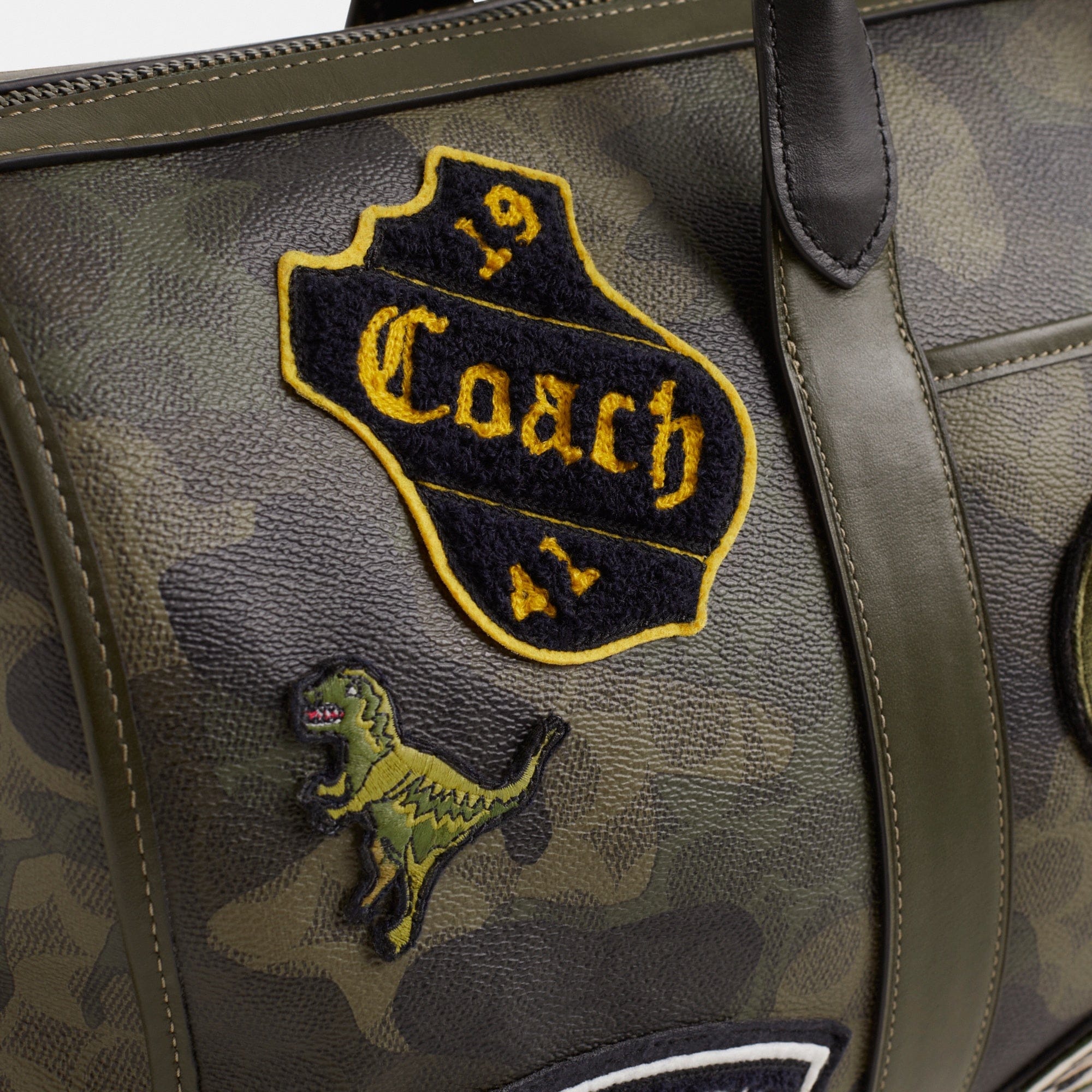 Reloved Gotham Duffle Bag 45 In Signature Camo Print