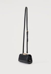 Valentino Glace Clutch Nero