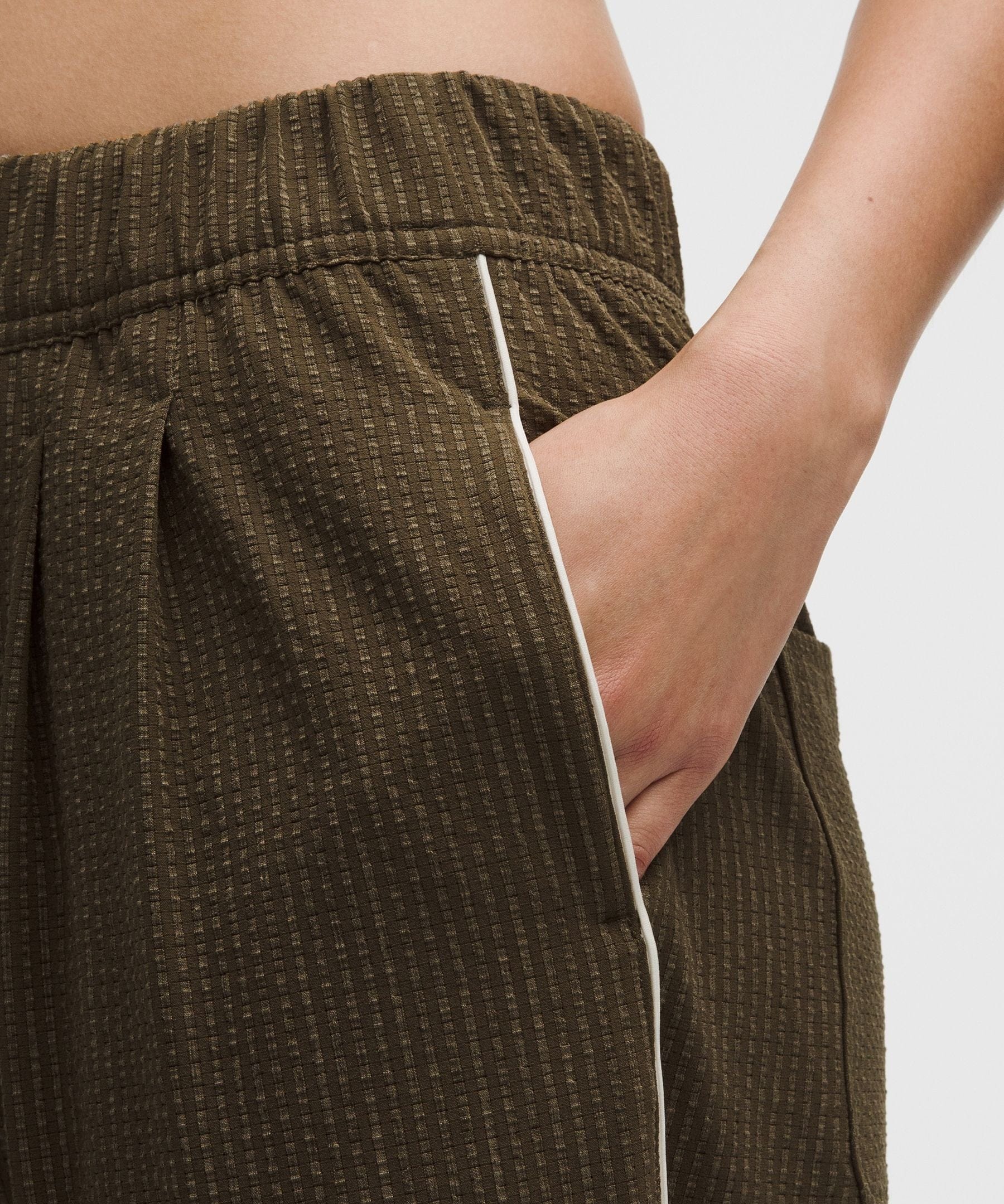 Lululemon Seersucker WovenAir High-Rise Pleated Pant *Short