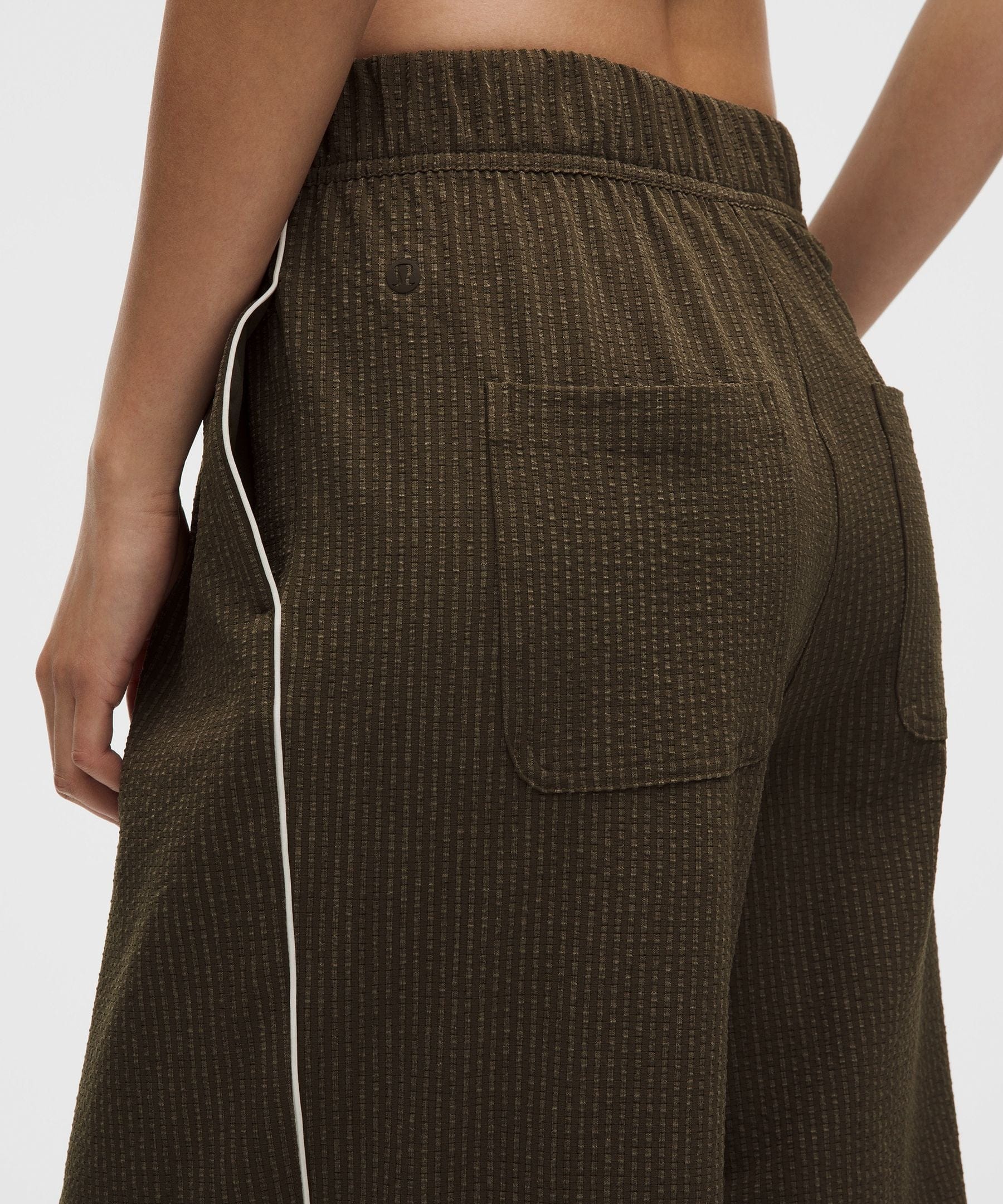 Lululemon Seersucker WovenAir High-Rise Pleated Pant *Short