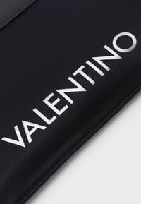 Valentino Kylo Unisex Clutch Nero