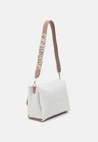 Valentino Alexia Cross Body Bag Bianc/Cuoi