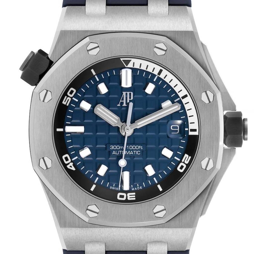 Royal Oak Offshore (Reference 15720ST.OO.A027CA.01). A 42mm stainless steel automatic wristwatch with date.