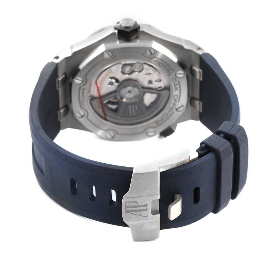 Royal Oak Offshore (Reference 15720ST.OO.A027CA.01). A 42mm stainless steel automatic wristwatch with date.