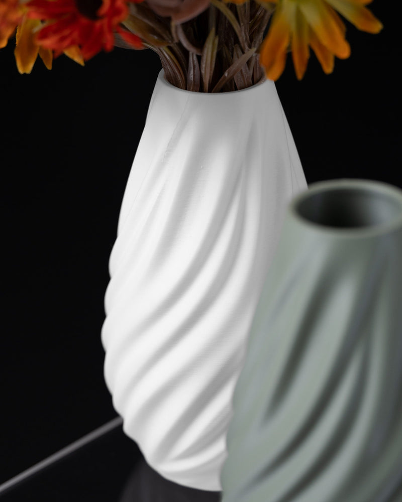 Swirl Fin Teardrop Vase