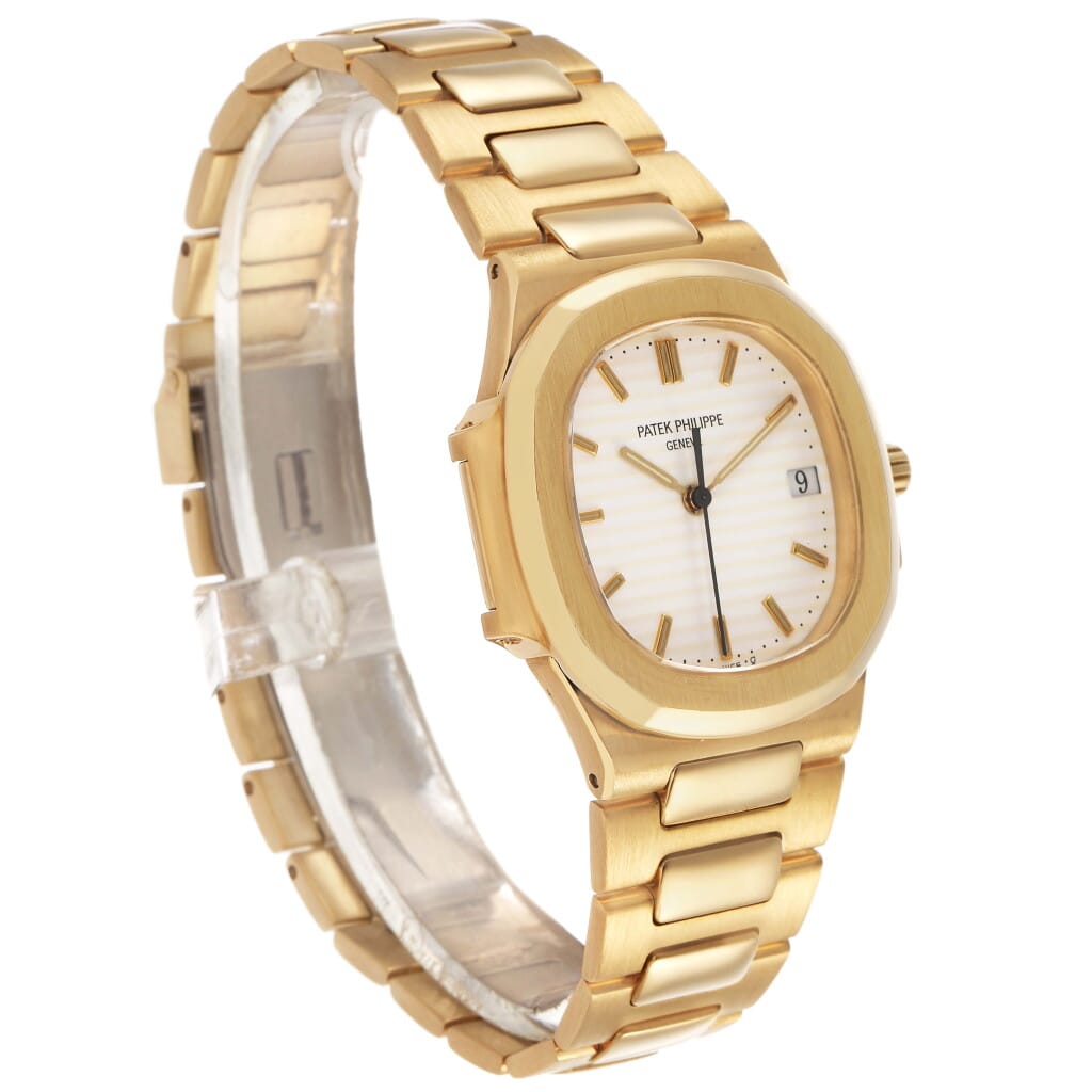 Nautilus (Reference 3900/1). A 33mm yellow gold quartz wristwatch with date.