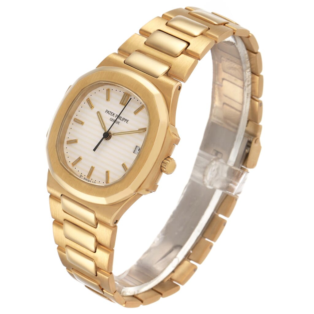 Nautilus (Reference 3900/1). A 33mm yellow gold quartz wristwatch with date.