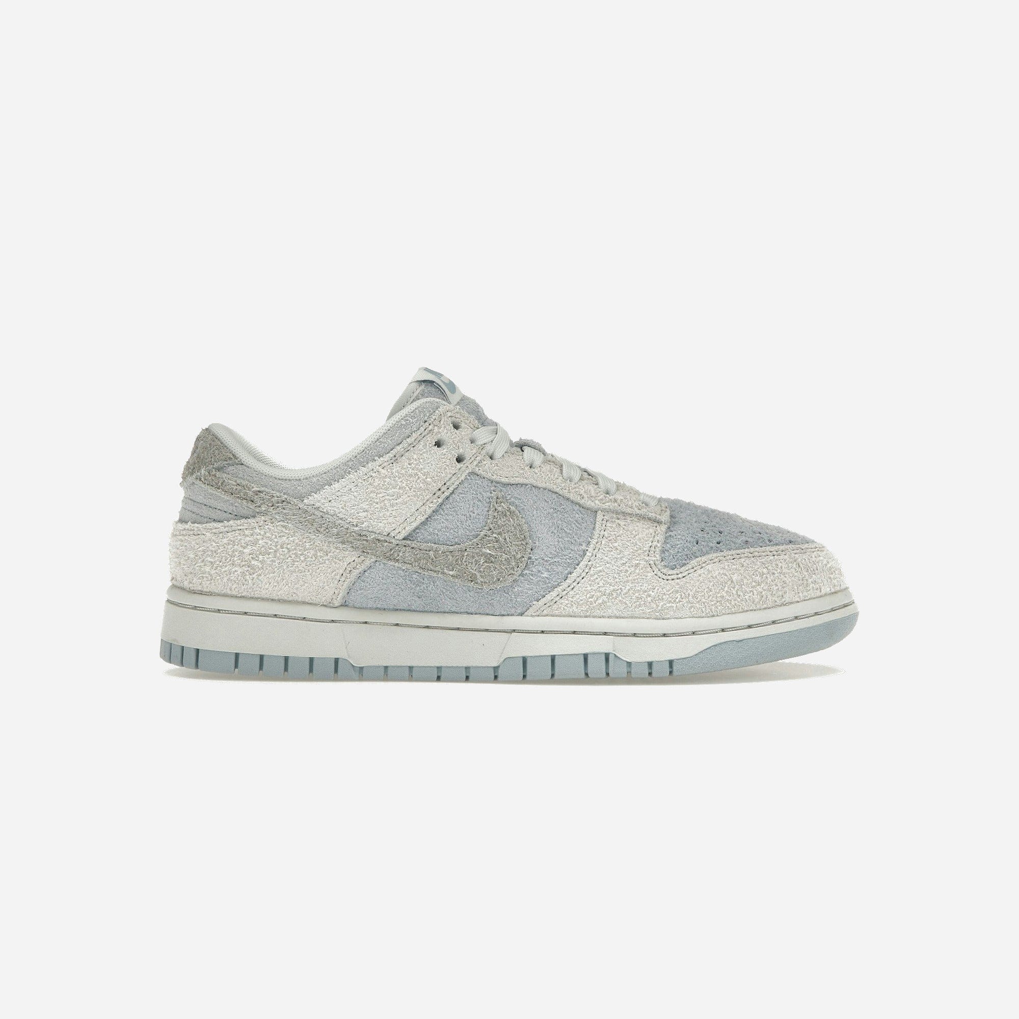 Nike Dunk Low Light Armory Blue Photon Dust WMNS