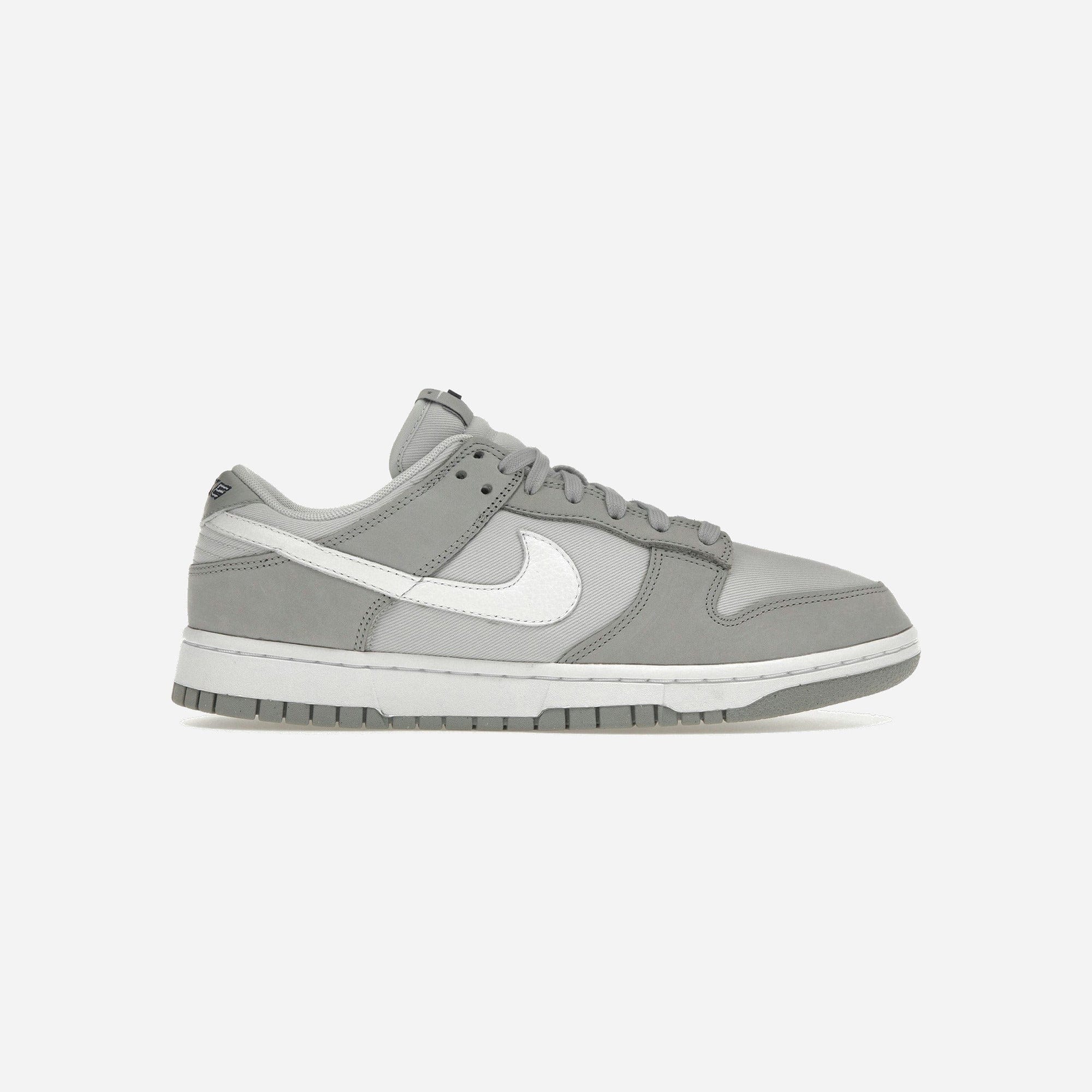 NIKE DUNK LOW LX LIGHT SMOKE GREY WMNS