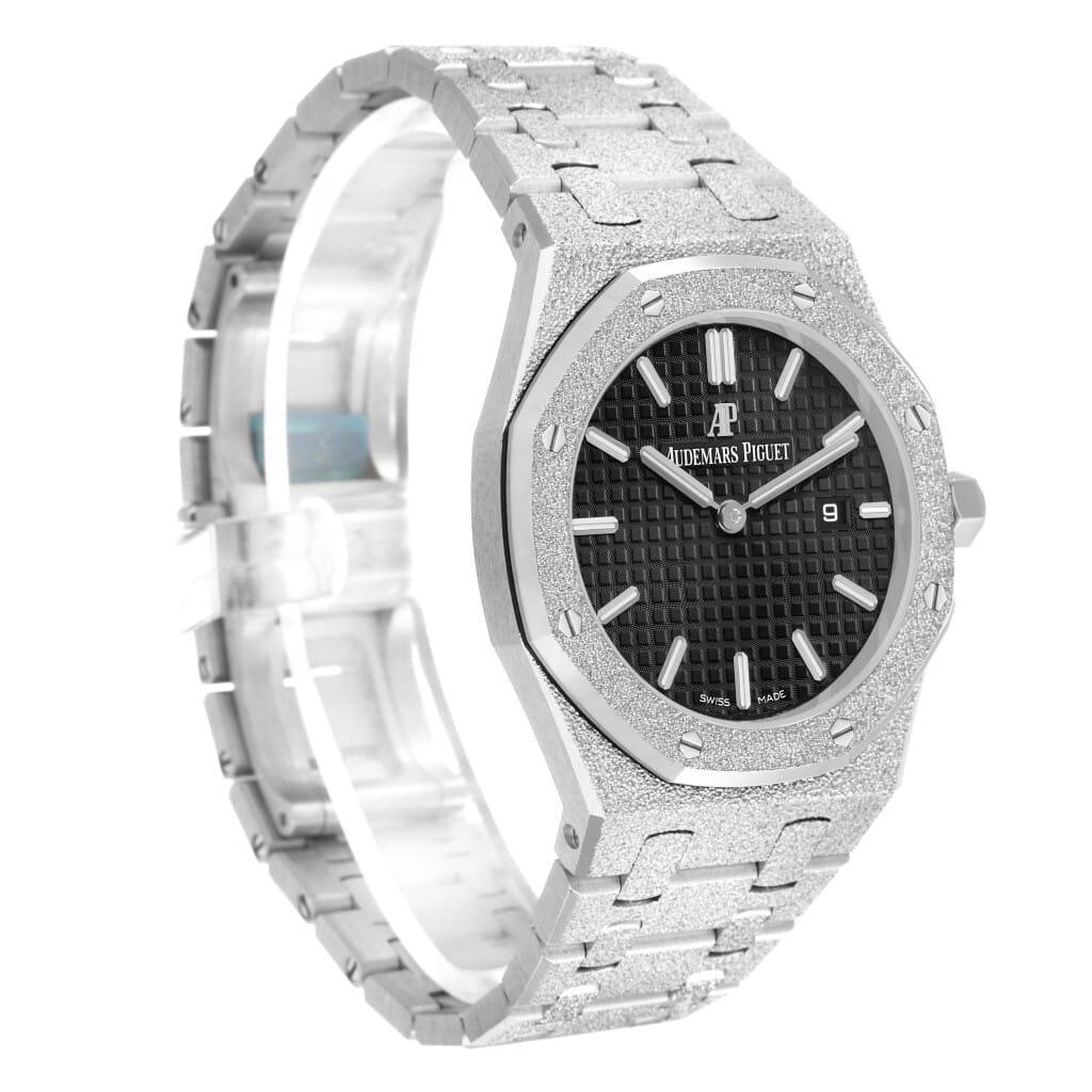 Royal Oak 'Frosted' (Reference 67653BC). A 33mm white gold quartz wristwatch with date.