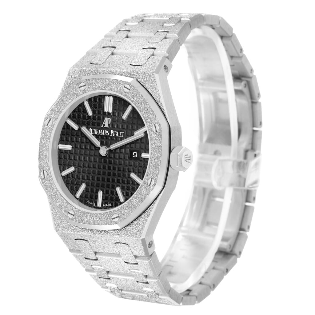 Royal Oak 'Frosted' (Reference 67653BC). A 33mm white gold quartz wristwatch with date.