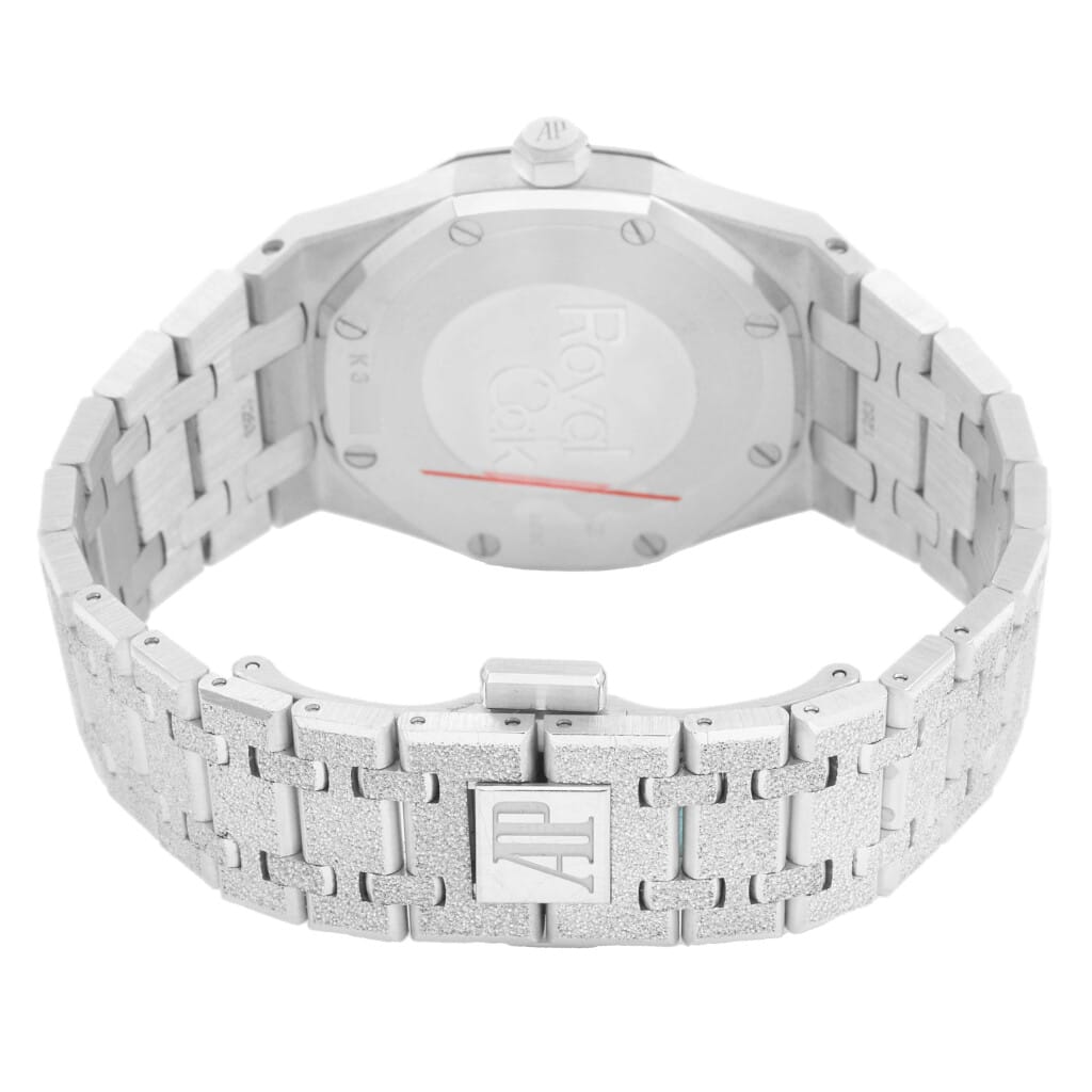 Royal Oak 'Frosted' (Reference 67653BC). A 33mm white gold quartz wristwatch with date.