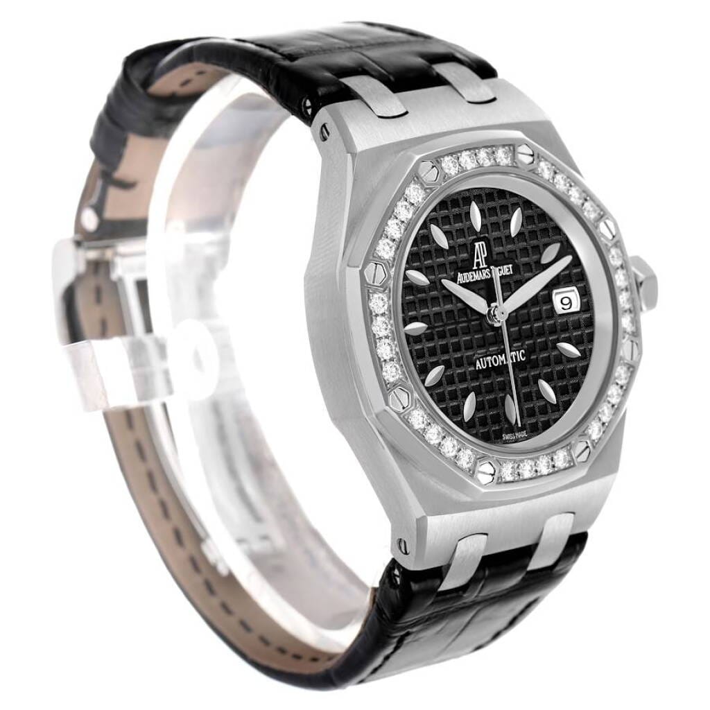 Royal Oak (Reference 77321ST.ZZ.D002CR.01). A 33mm stainless steel diamond-set automatic wristwatch with date.