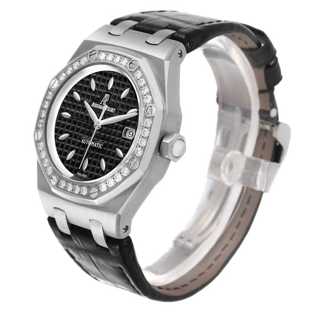 Royal Oak (Reference 77321ST.ZZ.D002CR.01). A 33mm stainless steel diamond-set automatic wristwatch with date.