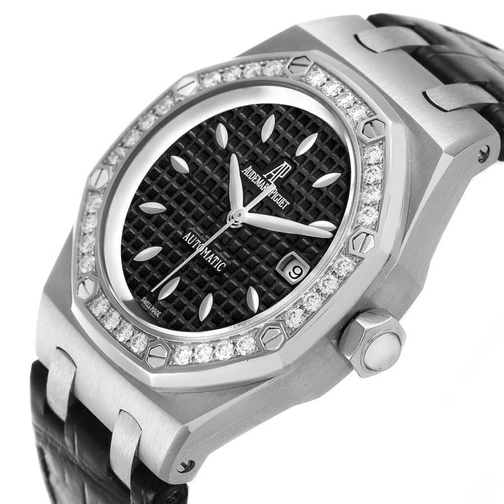 Royal Oak (Reference 77321ST.ZZ.D002CR.01). A 33mm stainless steel diamond-set automatic wristwatch with date.
