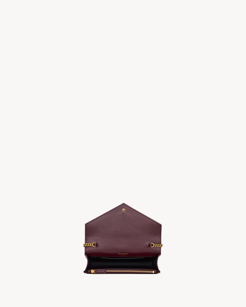 CASSANDRE envelope chain wallet in GRAIN DE POUDRE leather
