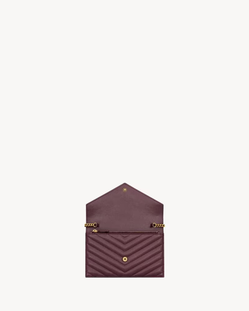 CASSANDRE envelope chain wallet in GRAIN DE POUDRE leather