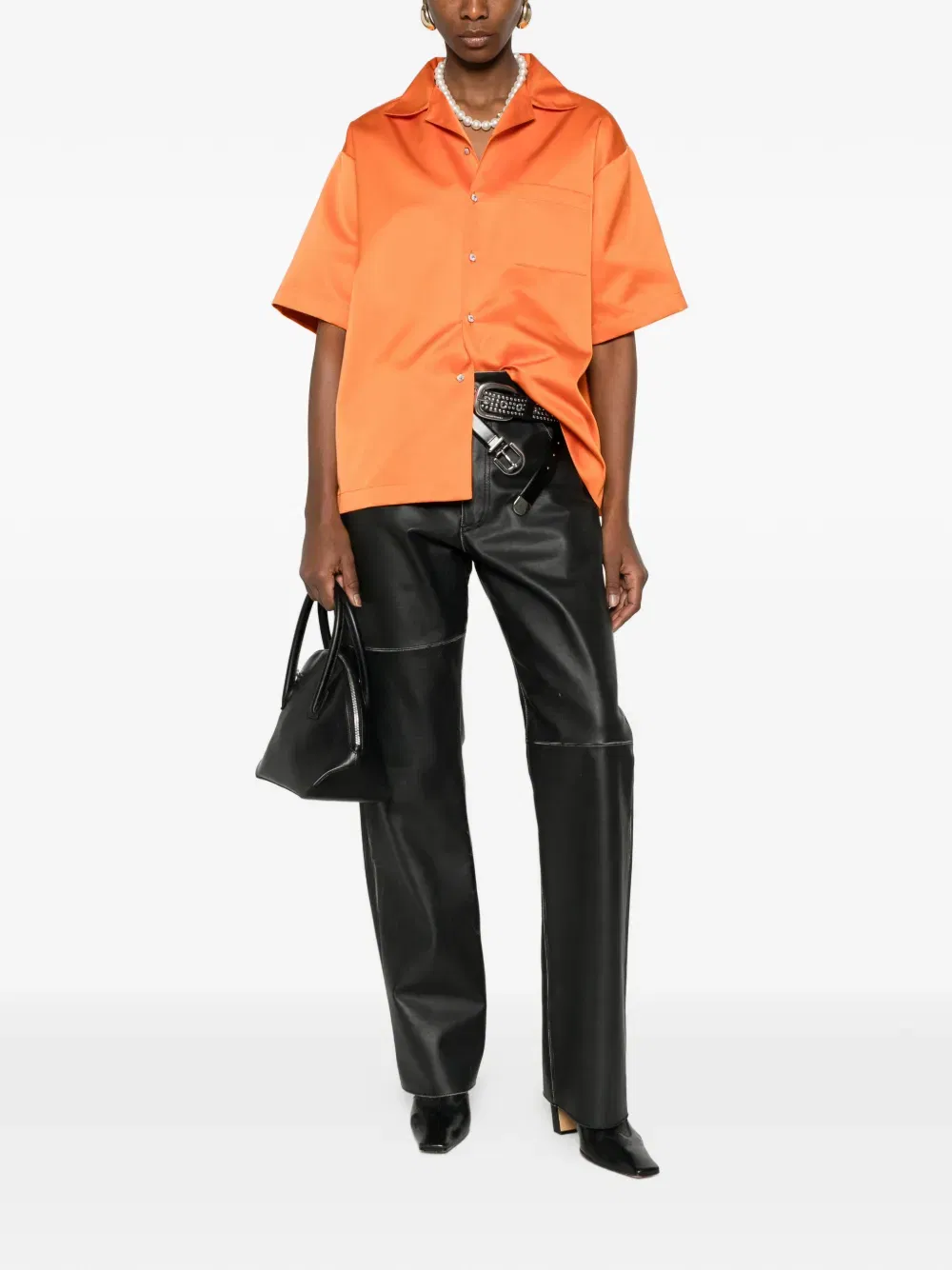 chest-pocket short-sleeve shirt