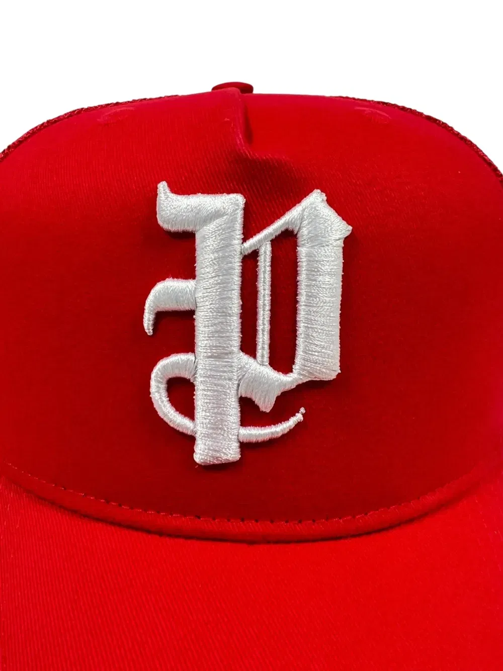 logo-embroidered trucker cap