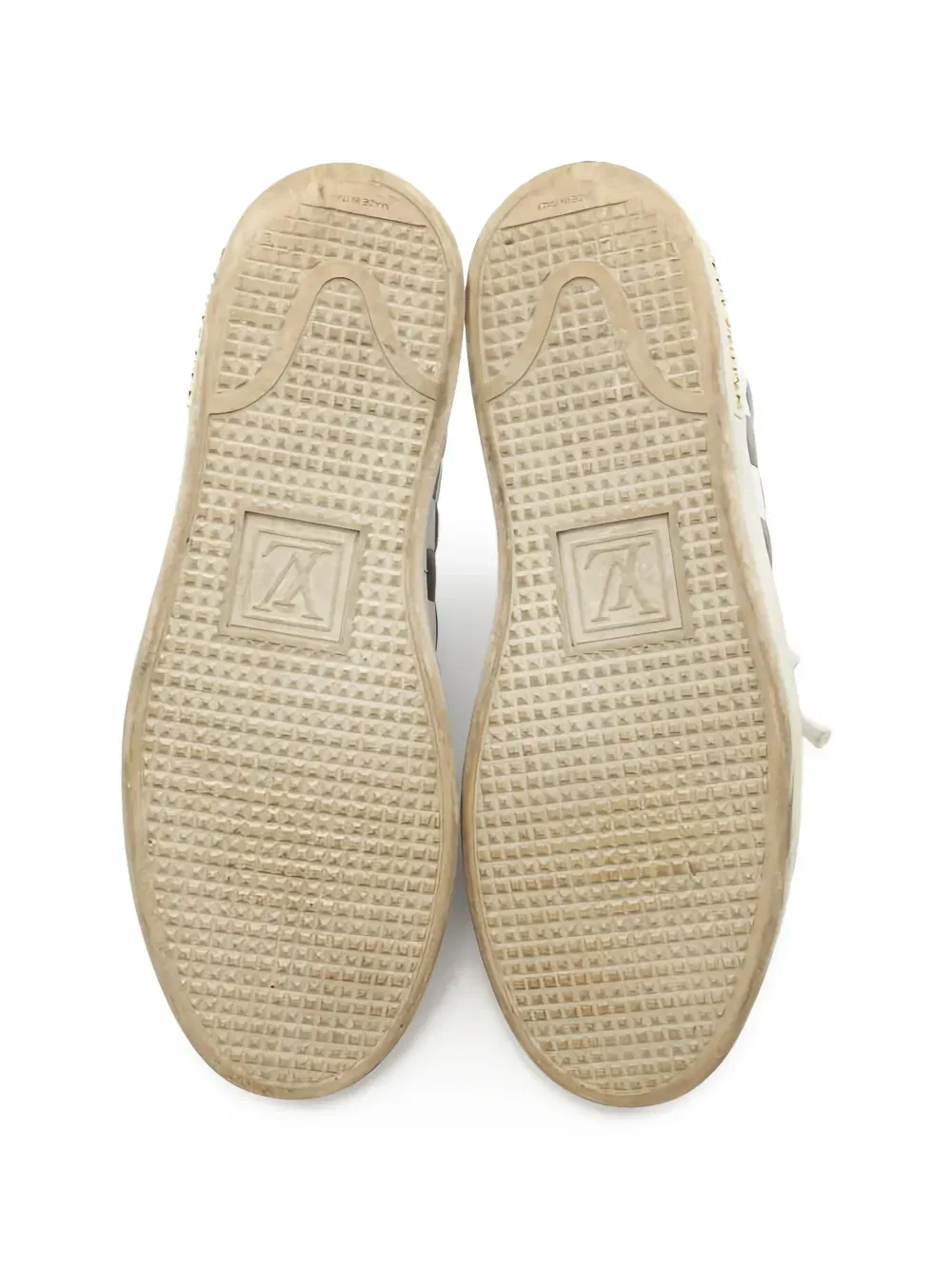 2019 Front Row sneakers