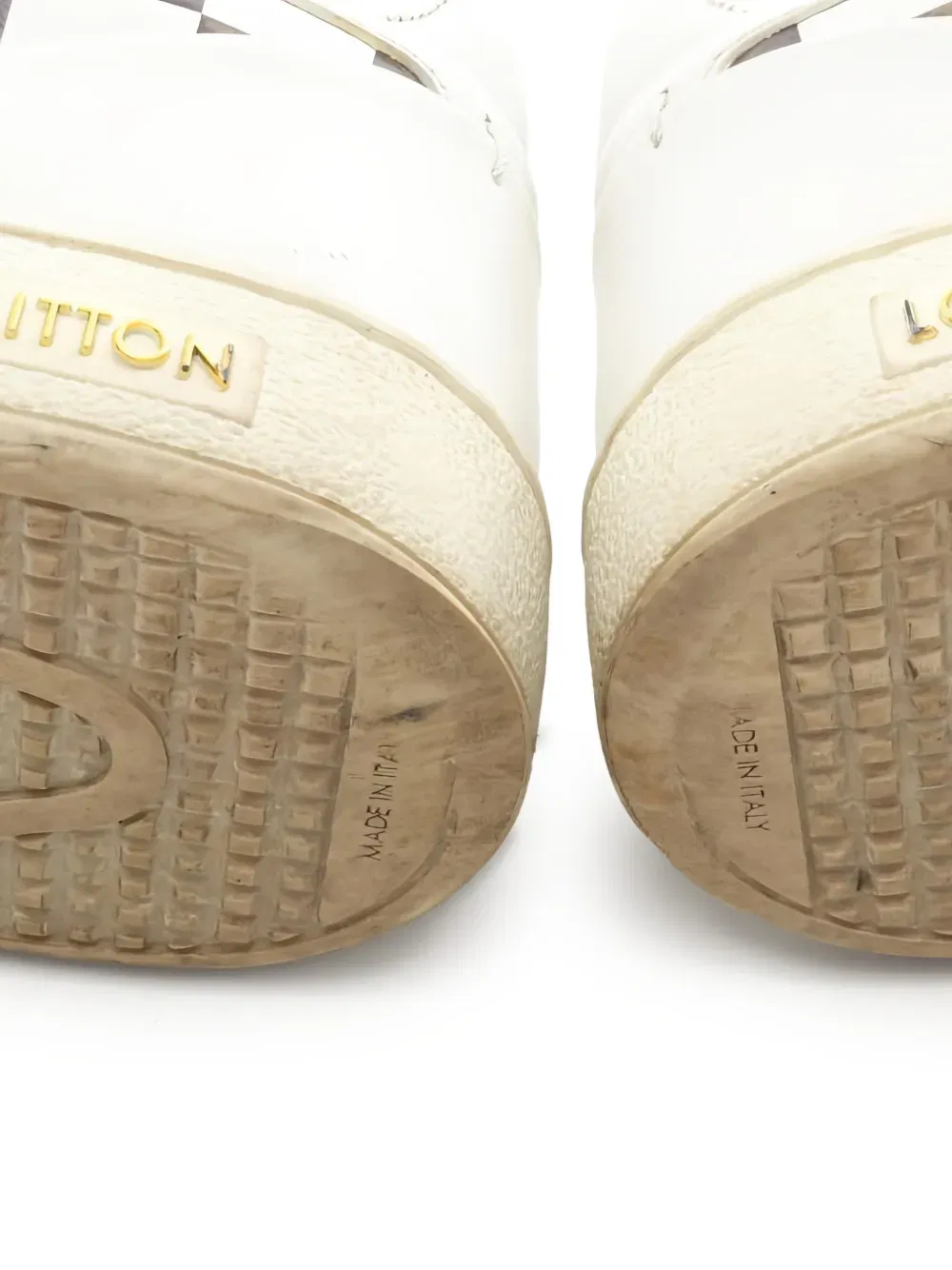 2019 Front Row sneakers