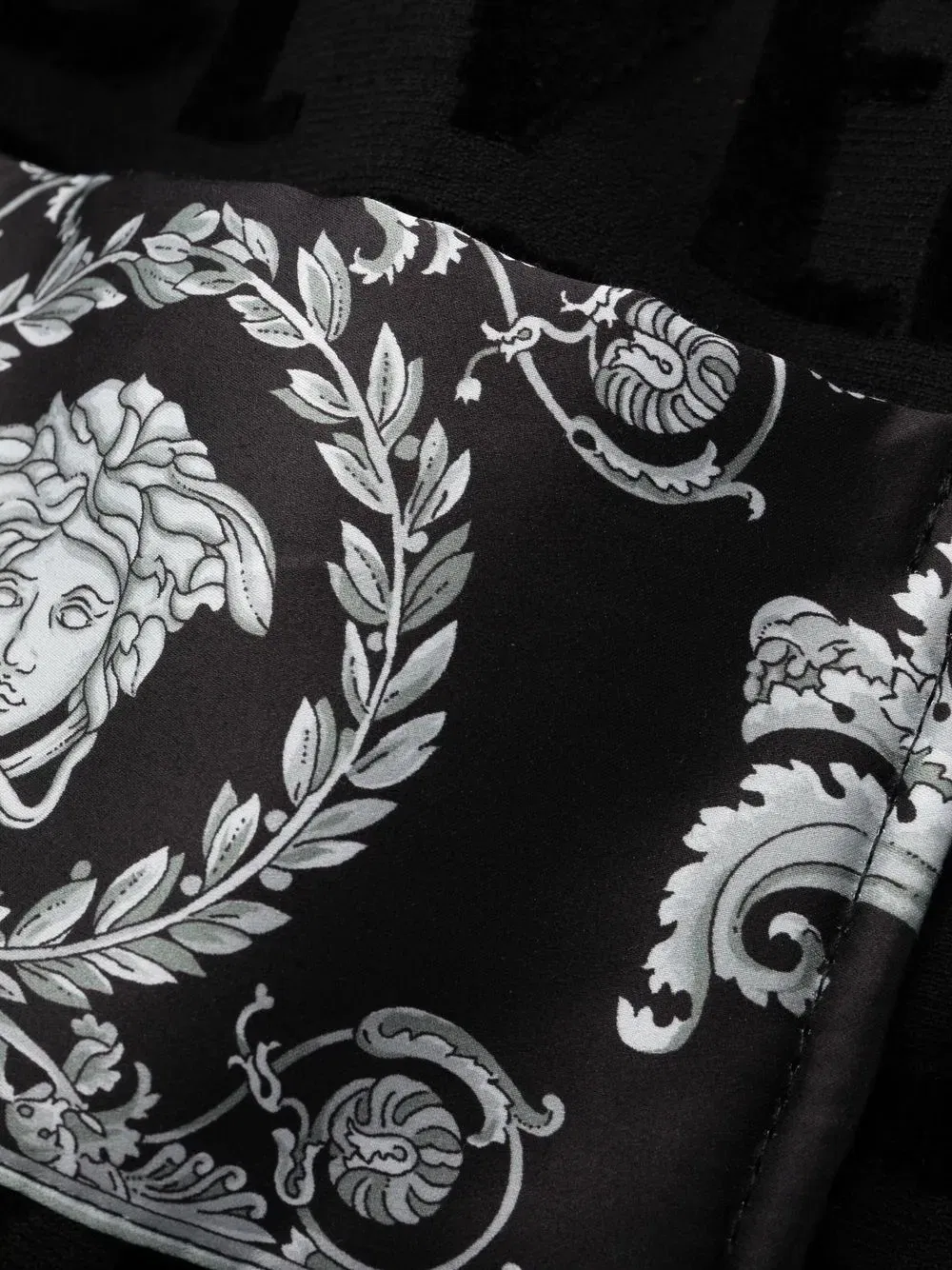I Love Baroque bathrobe