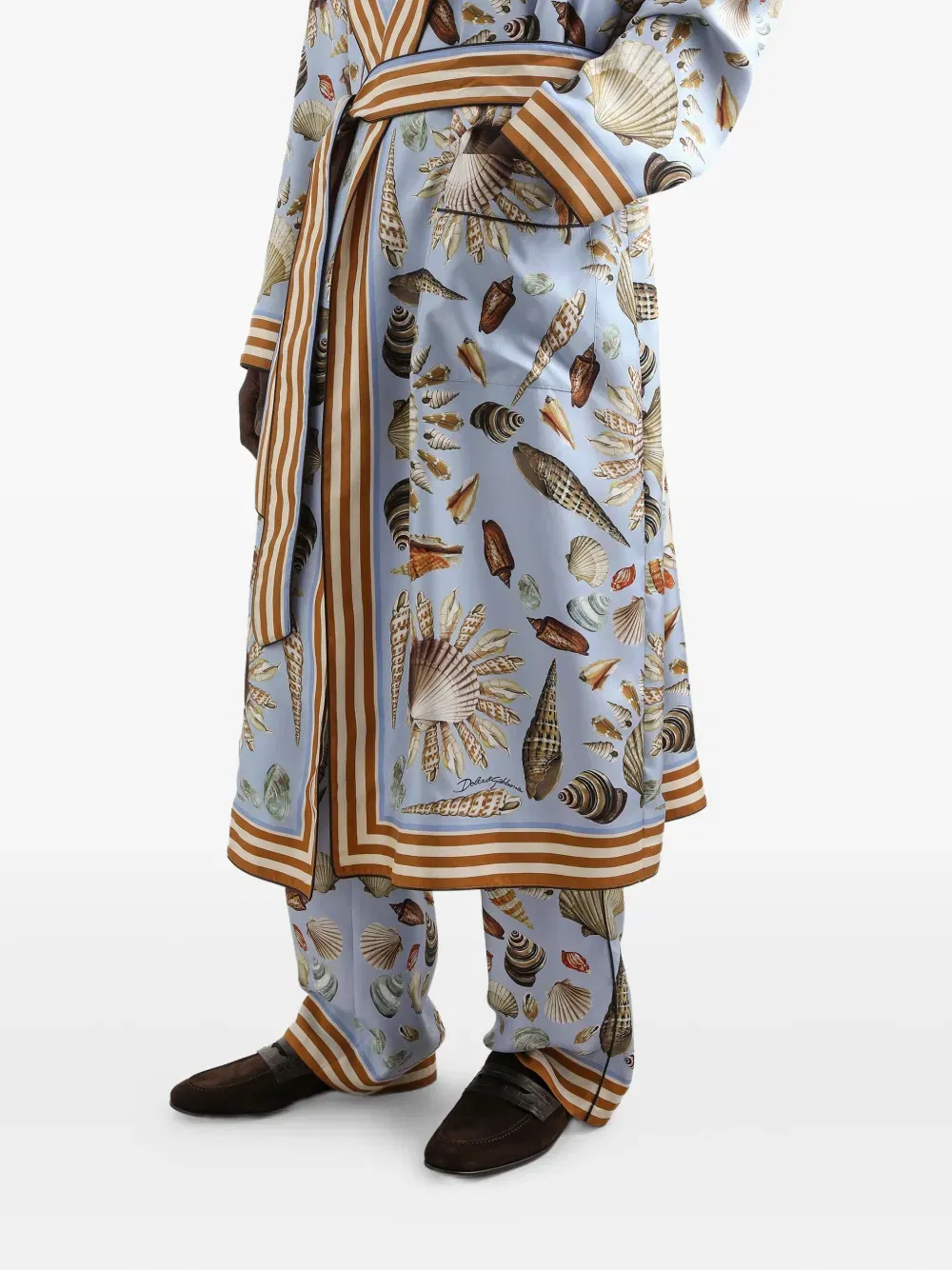 shell-patterned robe
