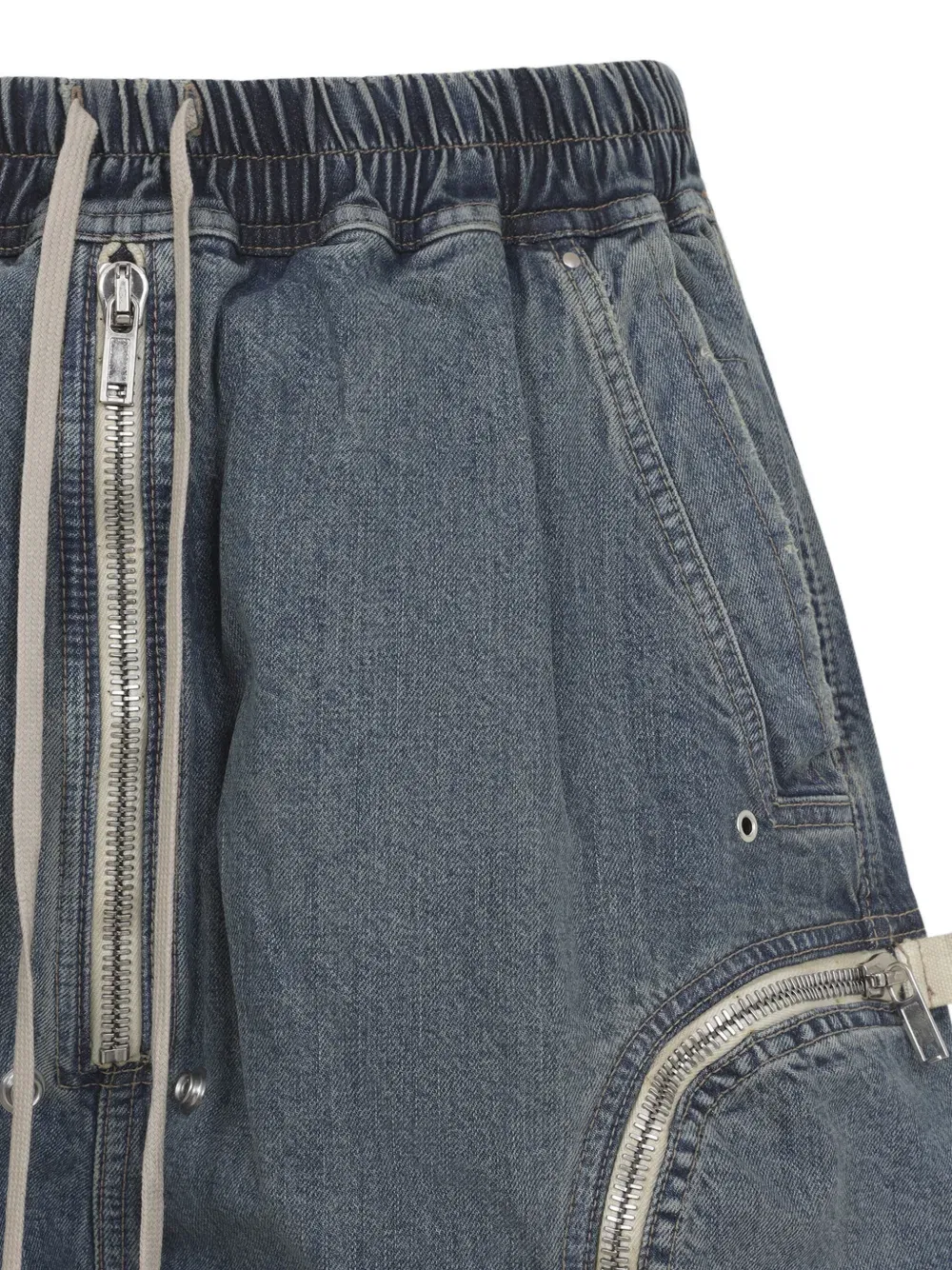 zip-fastening pocket shorts