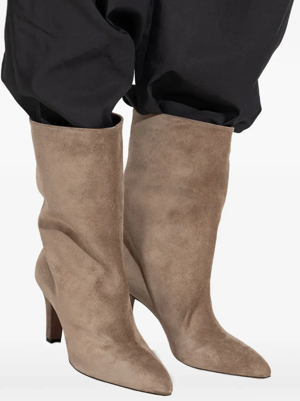 pointed heeled pumps