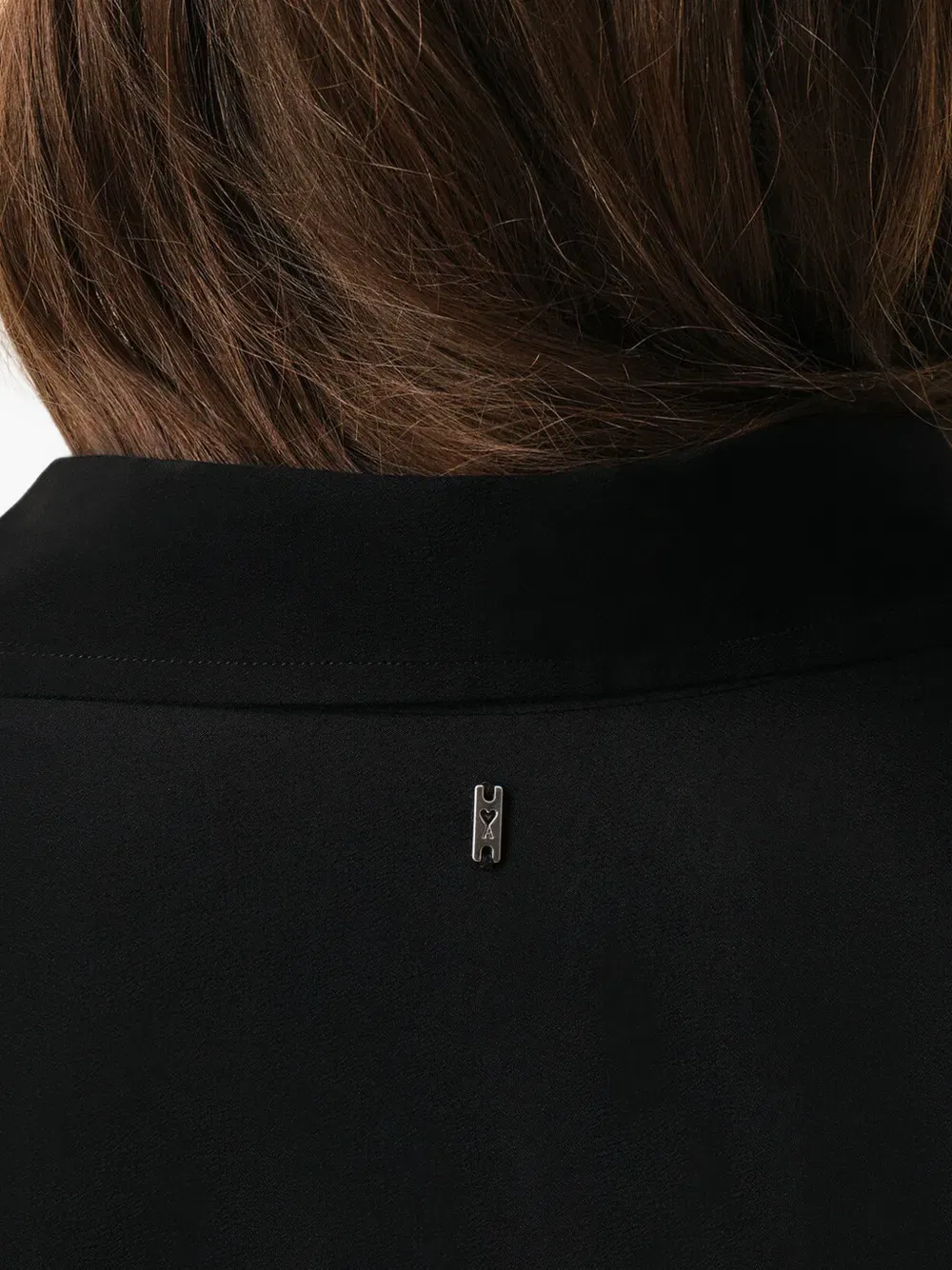 sharp-collar crepe shirt