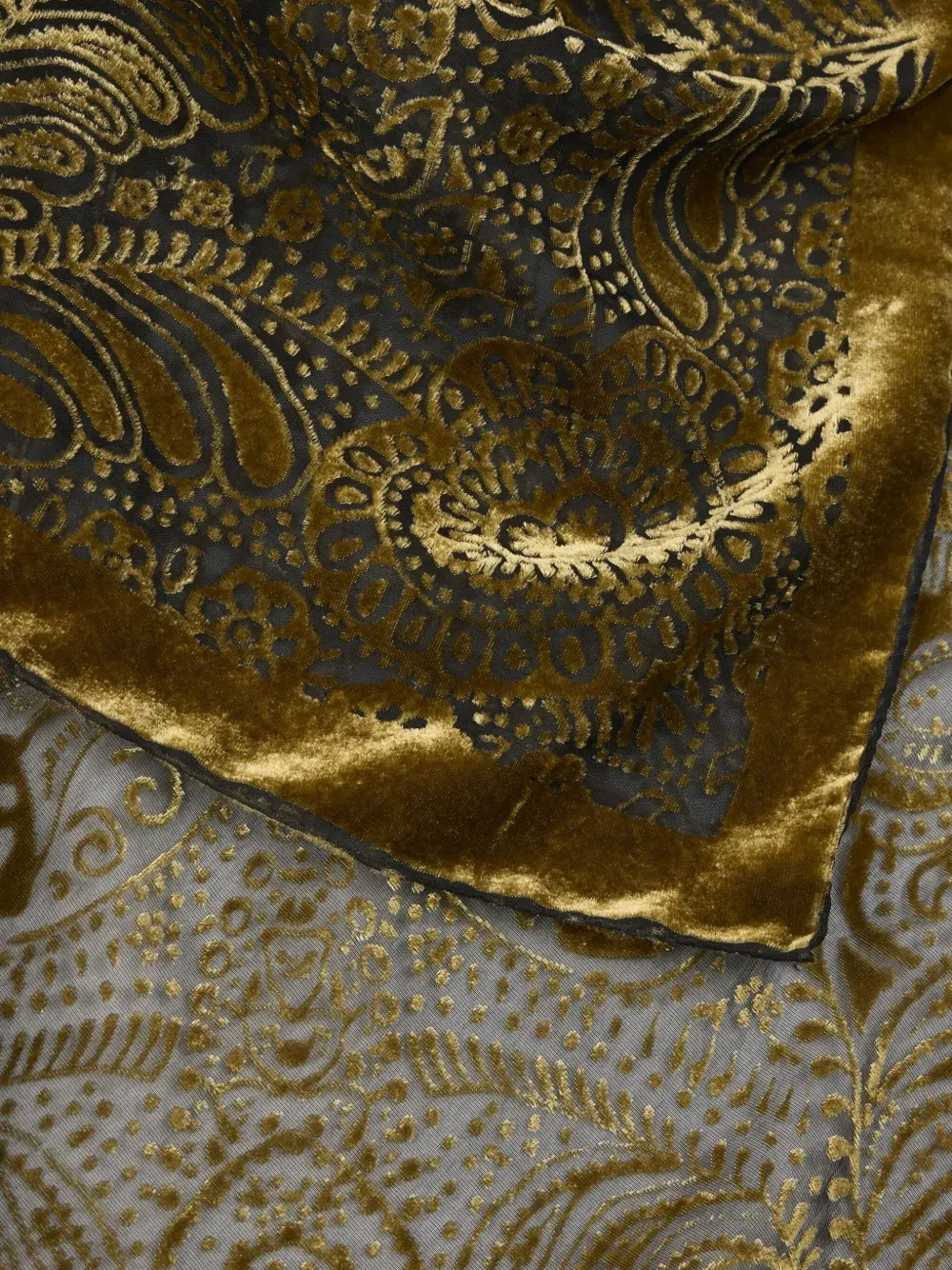 velvet-effect paisley shawl