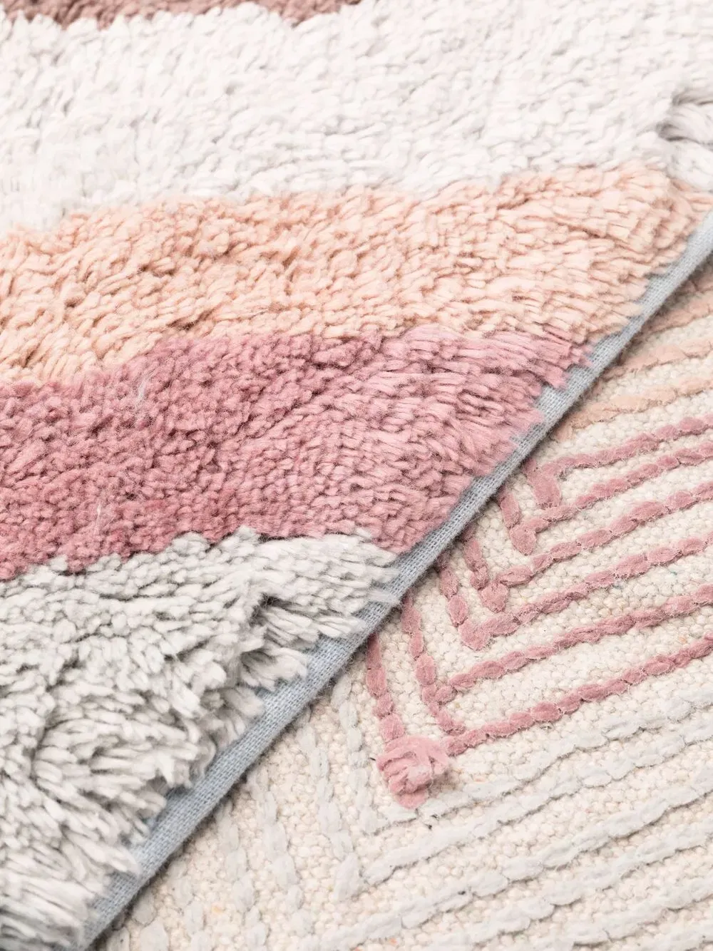 zig-zag pattern rug