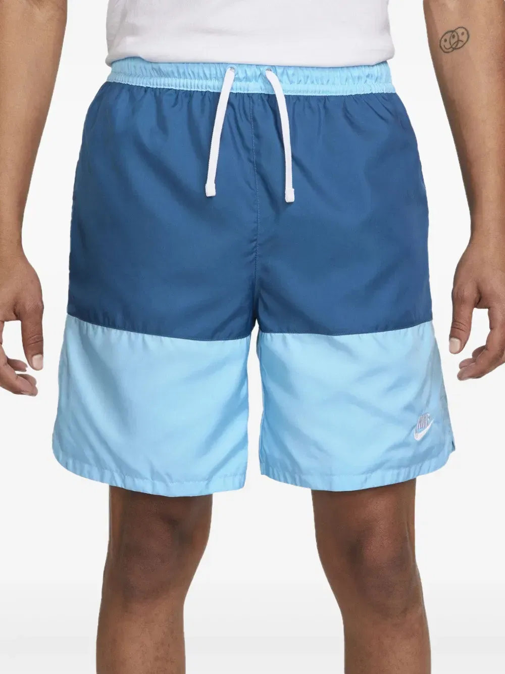 Club Woven Flow Blue shorts