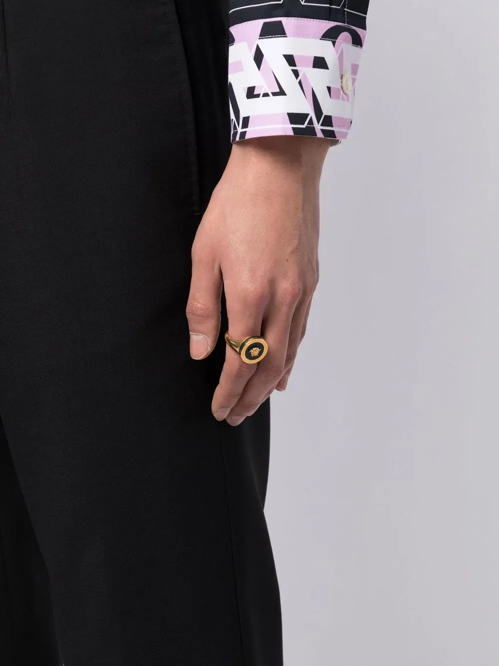 Medusa plaque ring
