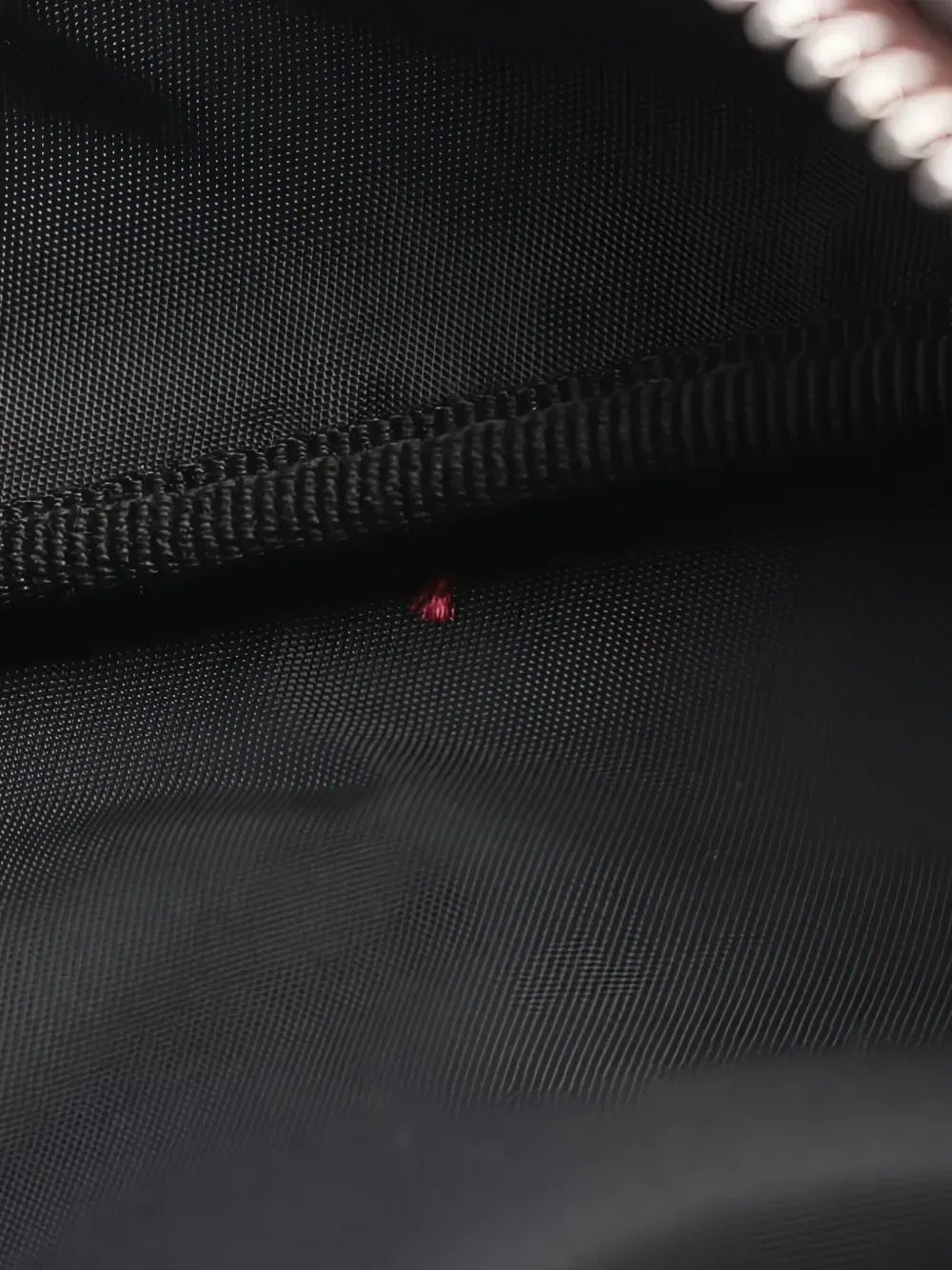 10s logo-embossed wash bag